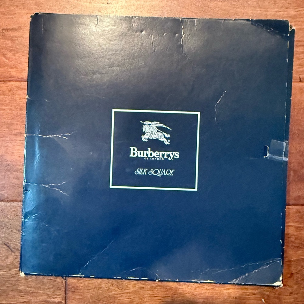 Burberrys Silk  Horse Print Scarf new with tags - Picture 7 of 7
